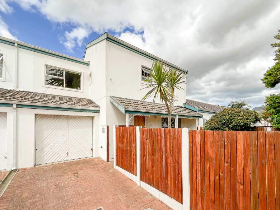 3 Bedroom Property for Sale in Bergvliet Western Cape